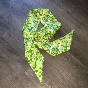 💯Auth COACH SILK scarf double print sig “C” green